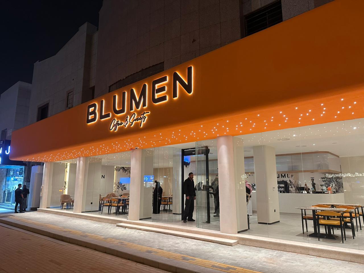 Blumen Café Exterior